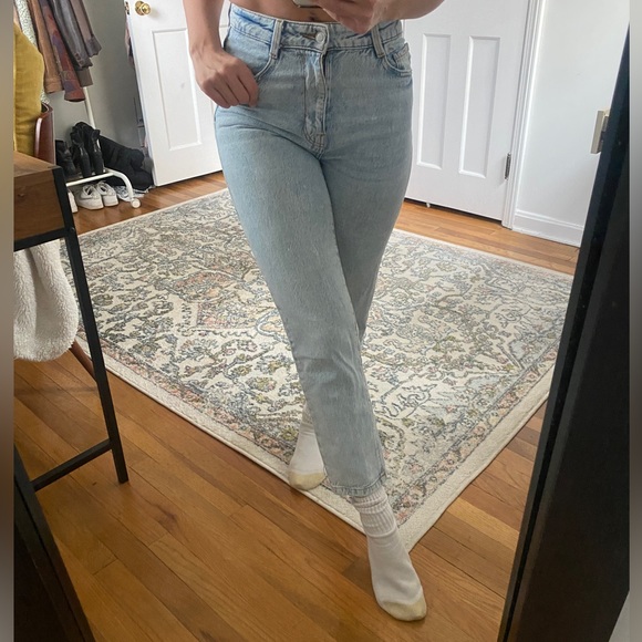 Zara Light Wash Jeans - Picture 1 of 8